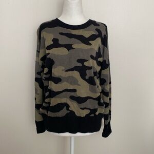 NWOT Isaac Mizrahi camo sweater Sz medium